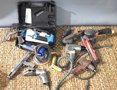 Lot 315 - A group of air tools to include tyre pump,...