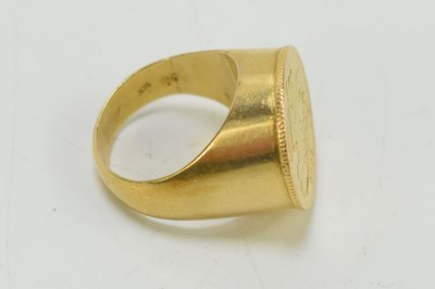 Lot 45 - An 18ct gold ring set with a Queen Victoria...