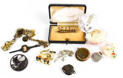 Lot 150 - A group of jewellery to include gold plated...
