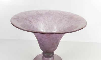 Lot 93 - An amethyst glass pedestal bowl with crackle...