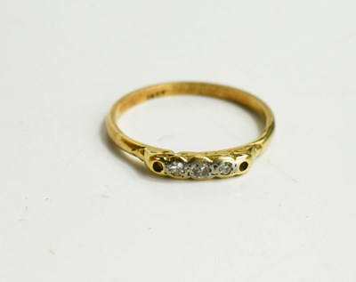 Lot 91 - An 18ct gold and diamond five stone ring, (a/f...