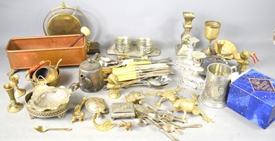 Lot 364 - A quantity of metalware to include...