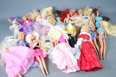 Lot 128 - A group of vintage dolls to include Disney...