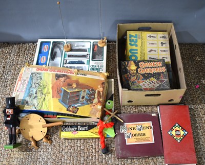Lot 129 - A group of vintage toys and games to include...