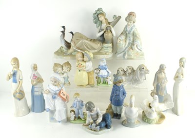 Lot 327 - A group of Lladro and other Spanish made...