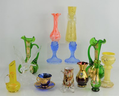 Lot 101 - A group of vintage glassware to include...