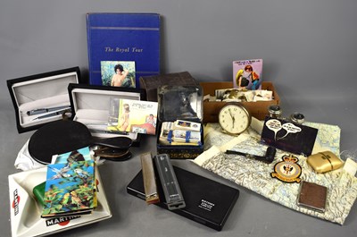 Lot 193 - A group of collectables to include cigarette...