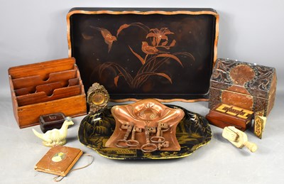 Lot 213 - A group of collectables including a stationary...