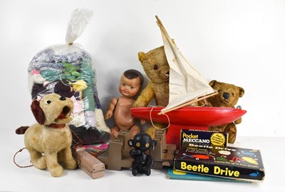 Lot 140 - A group of vintage toys to include Japanese...