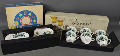 Lot 289 - A boxed set of Royal Vale teaware, a Bouquet...