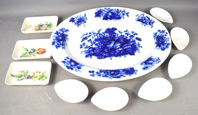 Lot 290 - A set of three Villeroy & Boch hor d'ourve...