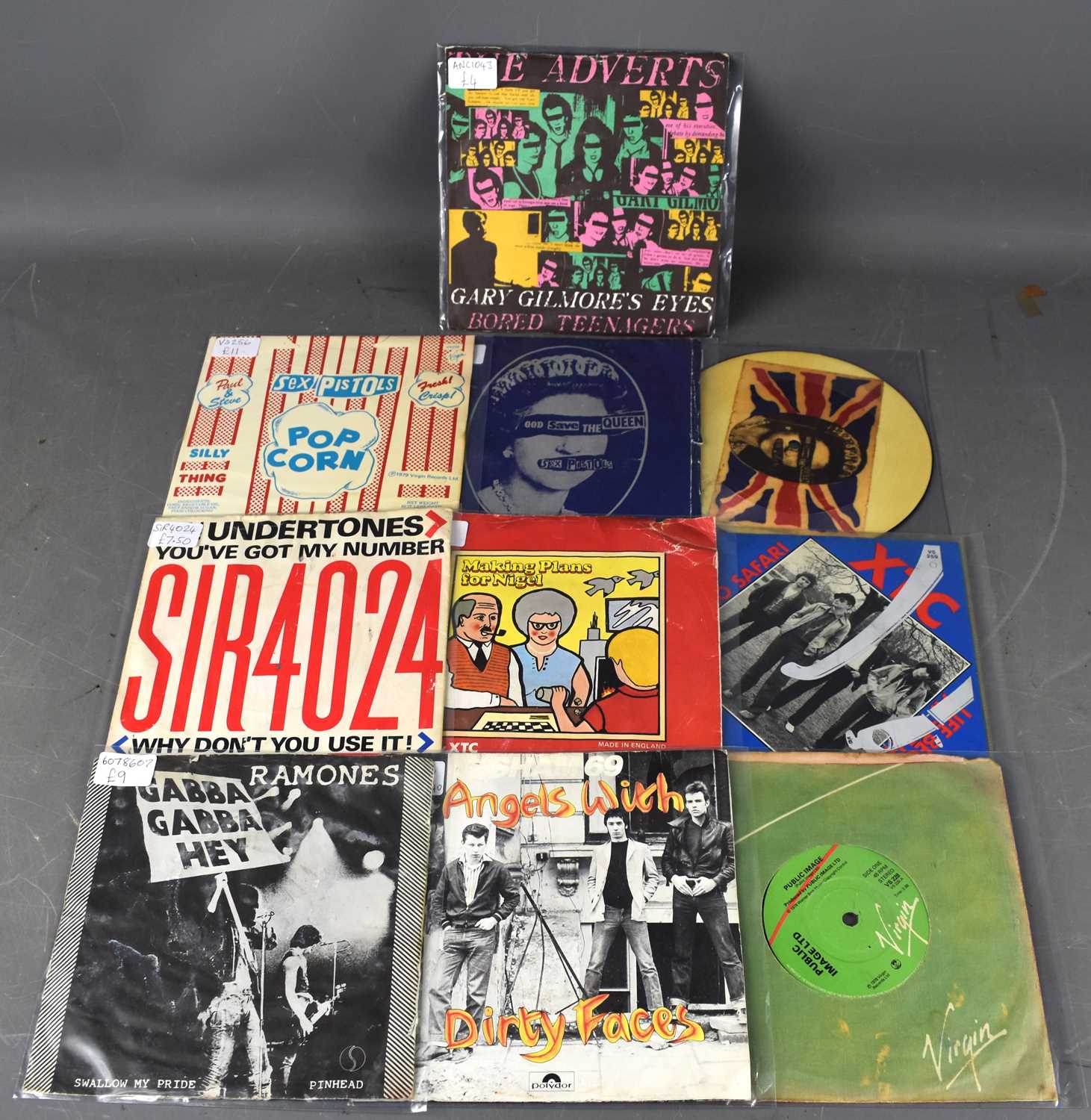 Lot 40 - A group of punk rock vintage vinyl 45 singles,...