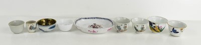 Lot 81 - A selection of Chinese porcelain to include...