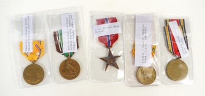 Lot 21 - A group of WWII USA medals comprising of the...