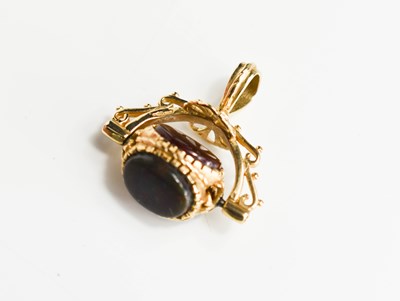 Lot 105 - A 9ct yellow gold, bloodstone, carnelian &...