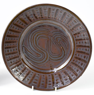 Lot 68 - An Abuja pottery plate, decorated to the well...
