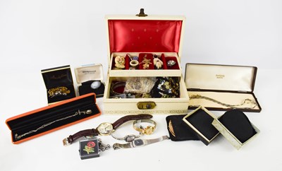 Lot 147 - A jewellery box containing jewellery, compacts,...