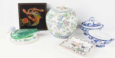 Lot 173 - A group of decorative and collectable items,...