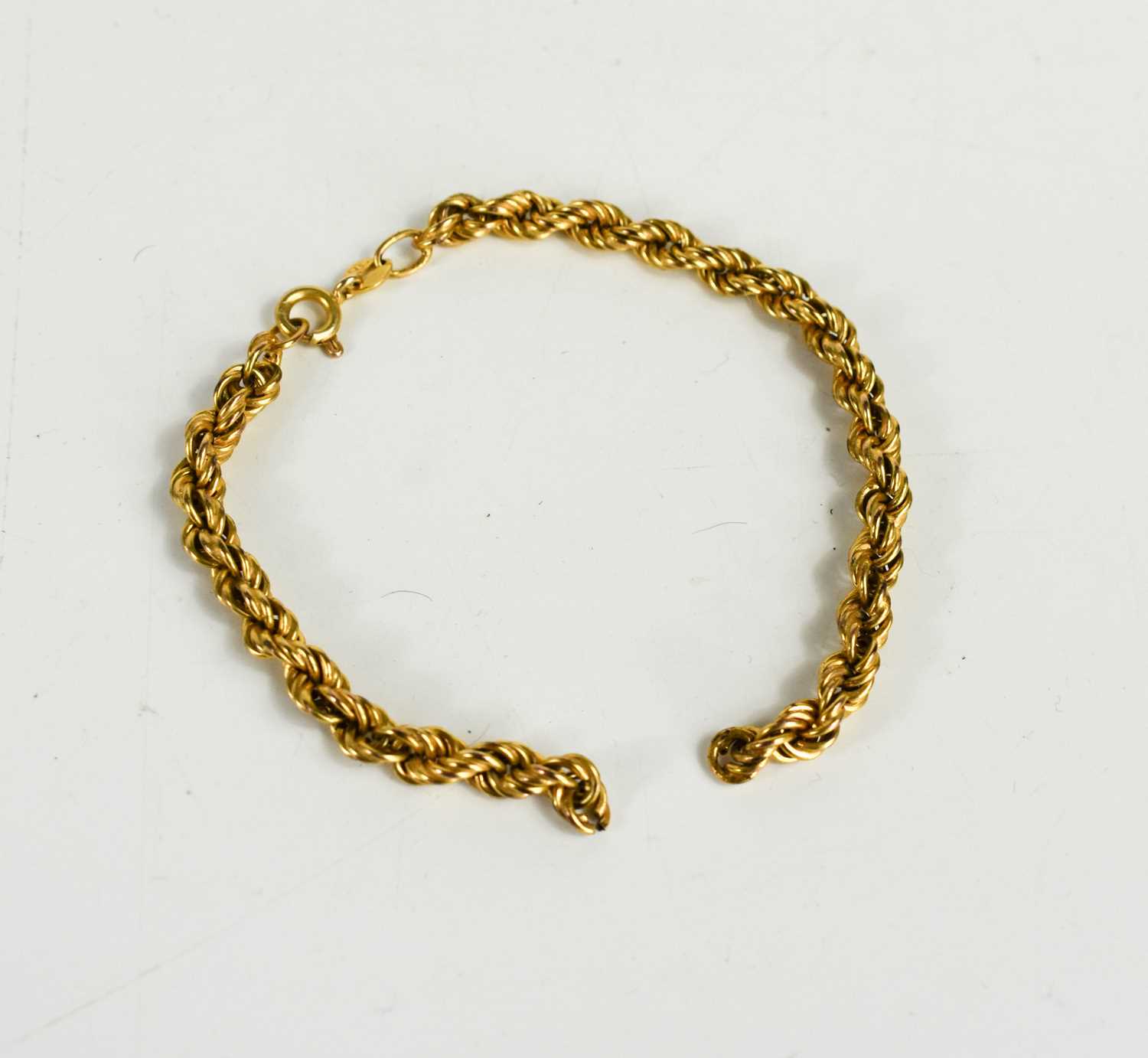 Lot 78 - A 9ct gold double rope twist chain bracelet, 4....
