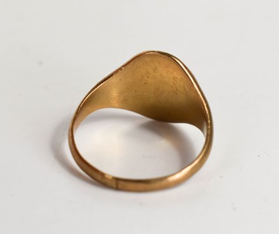 Lot 81 - A 9ct gold signet ring, size U, 5.15g.