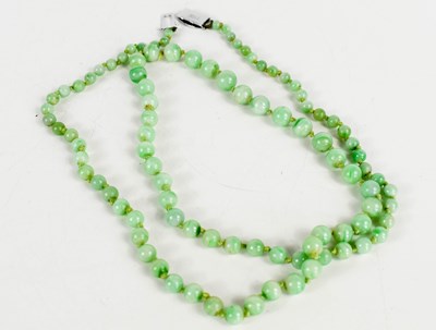 Lot 260 - A vintage early to mid 20th century jade bead...