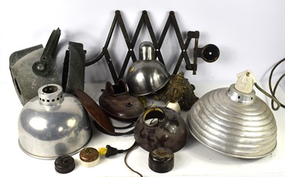 Lot 117 - A group of lights and fittings to include a...