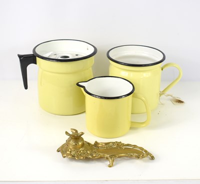 Lot 52 - A group of vintage enamel pans and pouring jug...