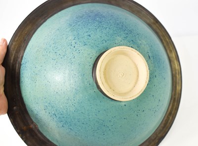 Lot 10 - Elizabeth Saunders, Studio pottery bowl with...