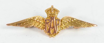 Lot 23 - A 9ct gold RAF sweetheart brooch, 2.5g