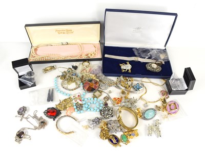 Lot 314 - A group of silver and costume jewellery to...