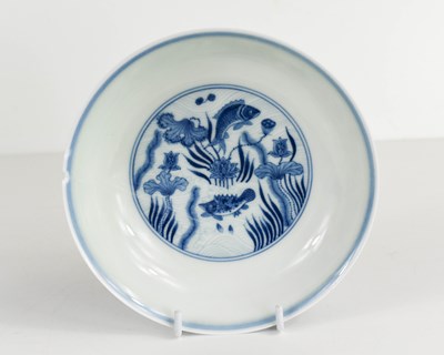 Lot 25 - A Chinese blue and white dish, painted with...