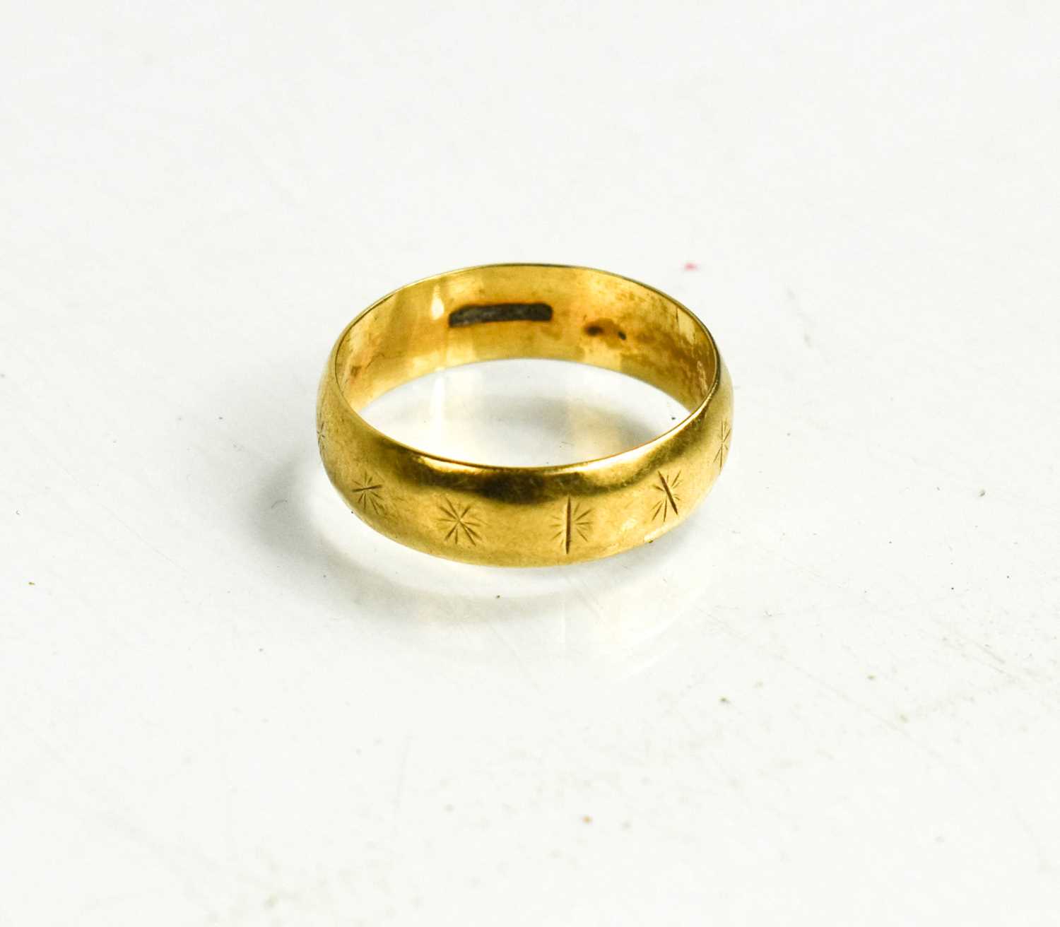 Lot 113 - A 9ct gold wedding band, size O, 2.7g.