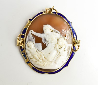 Lot 47 - A Victorian gold enamel cameo mourning brooch...