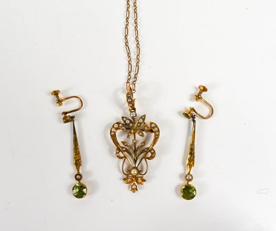 Lot 117 - An Edwardian 9ct gold and seed pearl pendant...