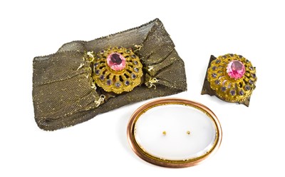 Lot 284 - A yellow metal and agate brooch A/F, a...