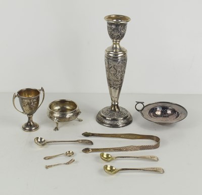 Lot 391 - A group of silver items to include a small...