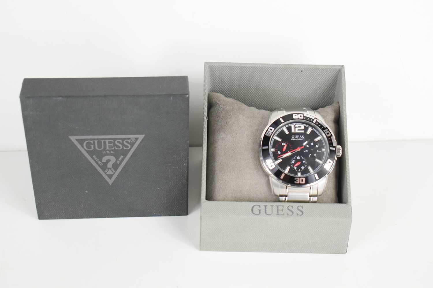 Lot 350 - A Guess 100m/330ft men's chronograph...