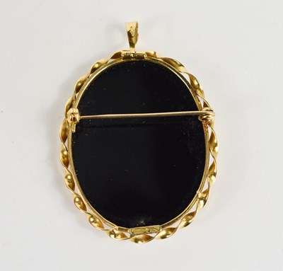 Lot 26 - An 18ct gold and cameo pendant brooch, the...