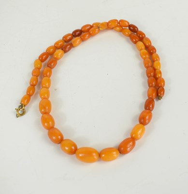 Lot 182 - An antique butterscotch amber necklace,...