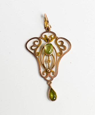 Lot 181 - An Edwardian Art Nouveau 9ct gold and peridot...