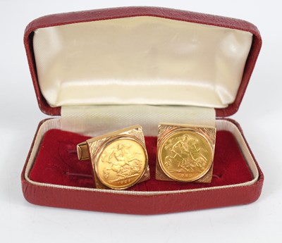 Lot 73 - Two George V gold half sovereigns, both dated...