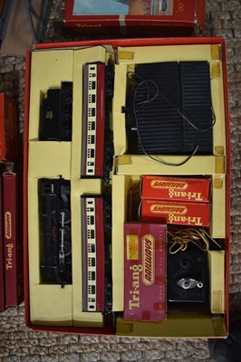 Lot 290 - A vintage Triang No.4 passenger train set with...