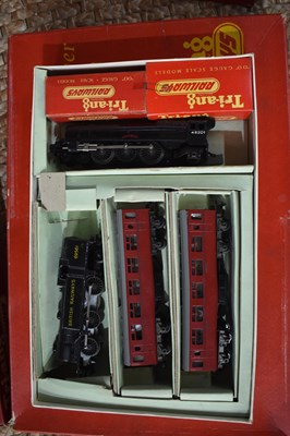 Lot 290 - A vintage Triang No.4 passenger train set with...