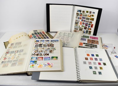 Lot 101 - A selection of stamp albums and loose stamps,...