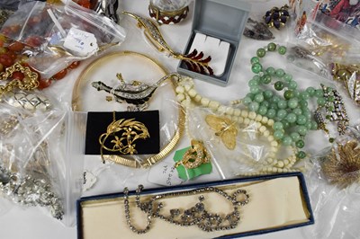 Lot 83 - A large selection of vintage and later...