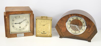 Lot 452 - Three vintage mantle clocks to include a 1930s...