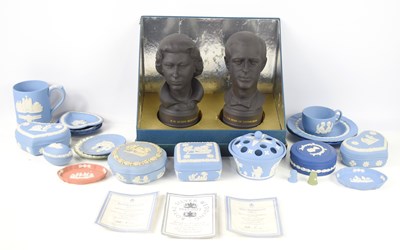 Lot 418 - A collection of Wedgwood Jasperware to include...