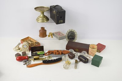 Lot 165 - A group of collectables to include a May Fair...