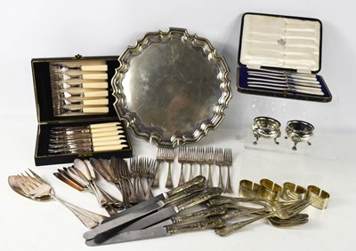 Lot 124 - A group of silver plateware to include a cased...