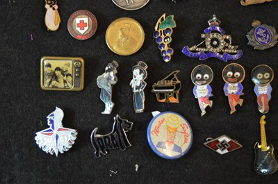 Lot 369 - A group of collectible badges to include...